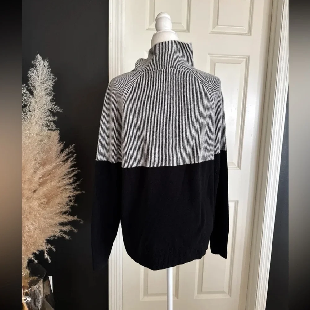 Summersalt Luxe Cashmere Blend Two Tone Sweater in Charcoal size Medium - Picture 8 of 12